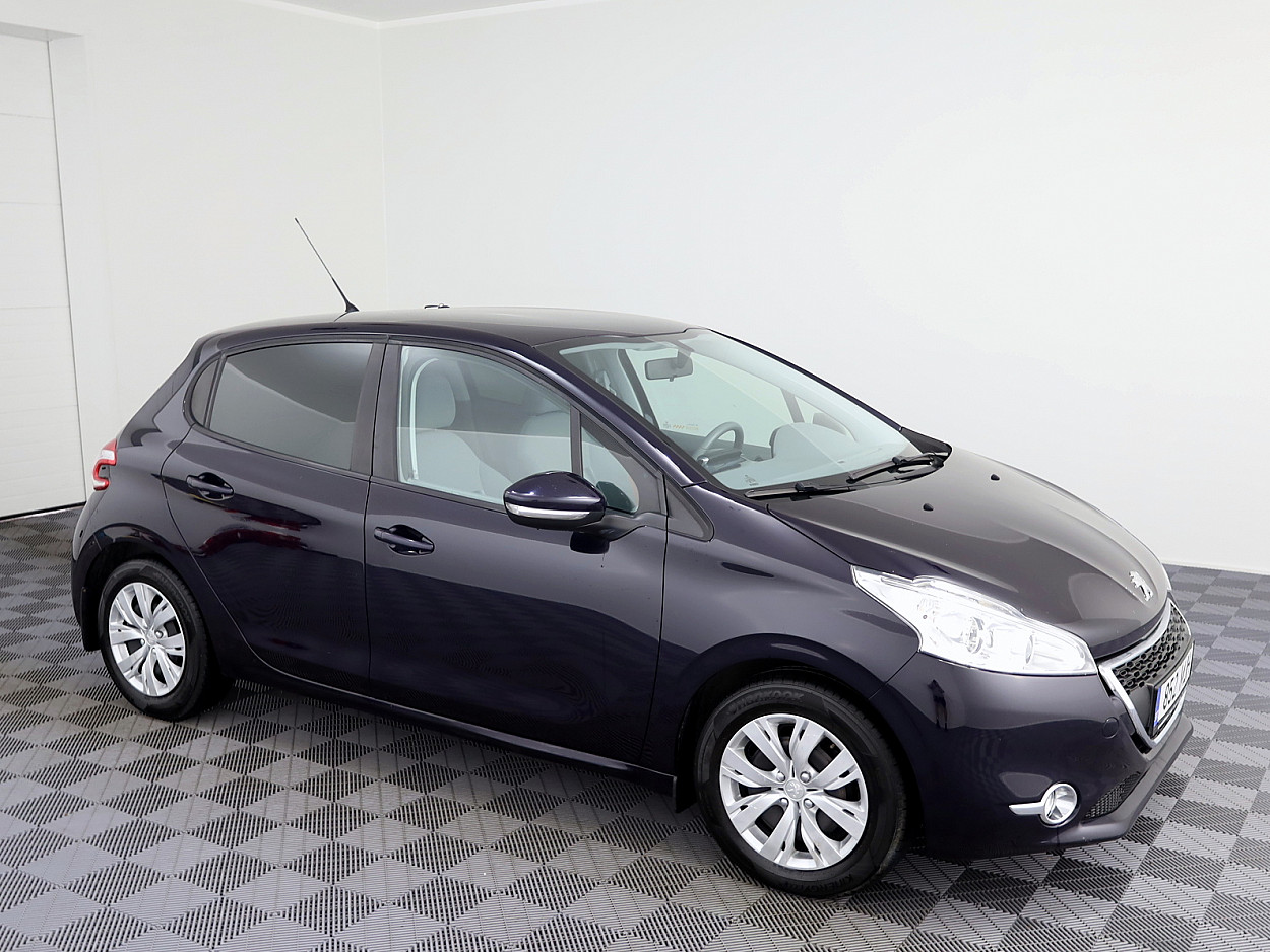 Peugeot 208 Elegance 1.2 60kW