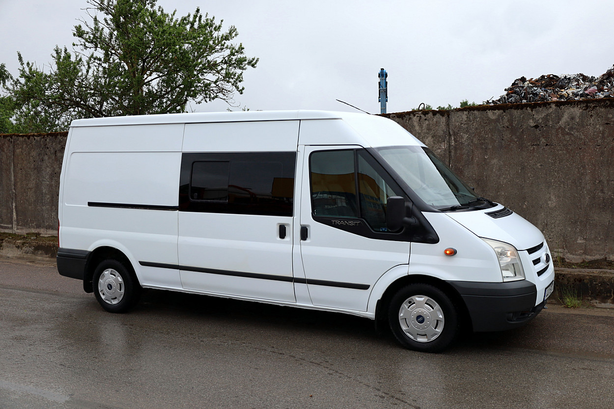 Ford Transit 300L Van 2.2 TDCi 103kW