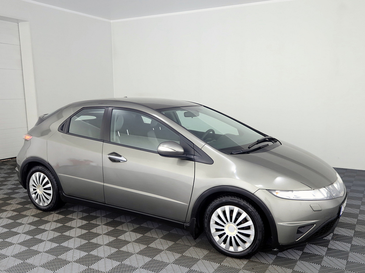 Honda Civic Elegance 1.8 103kW