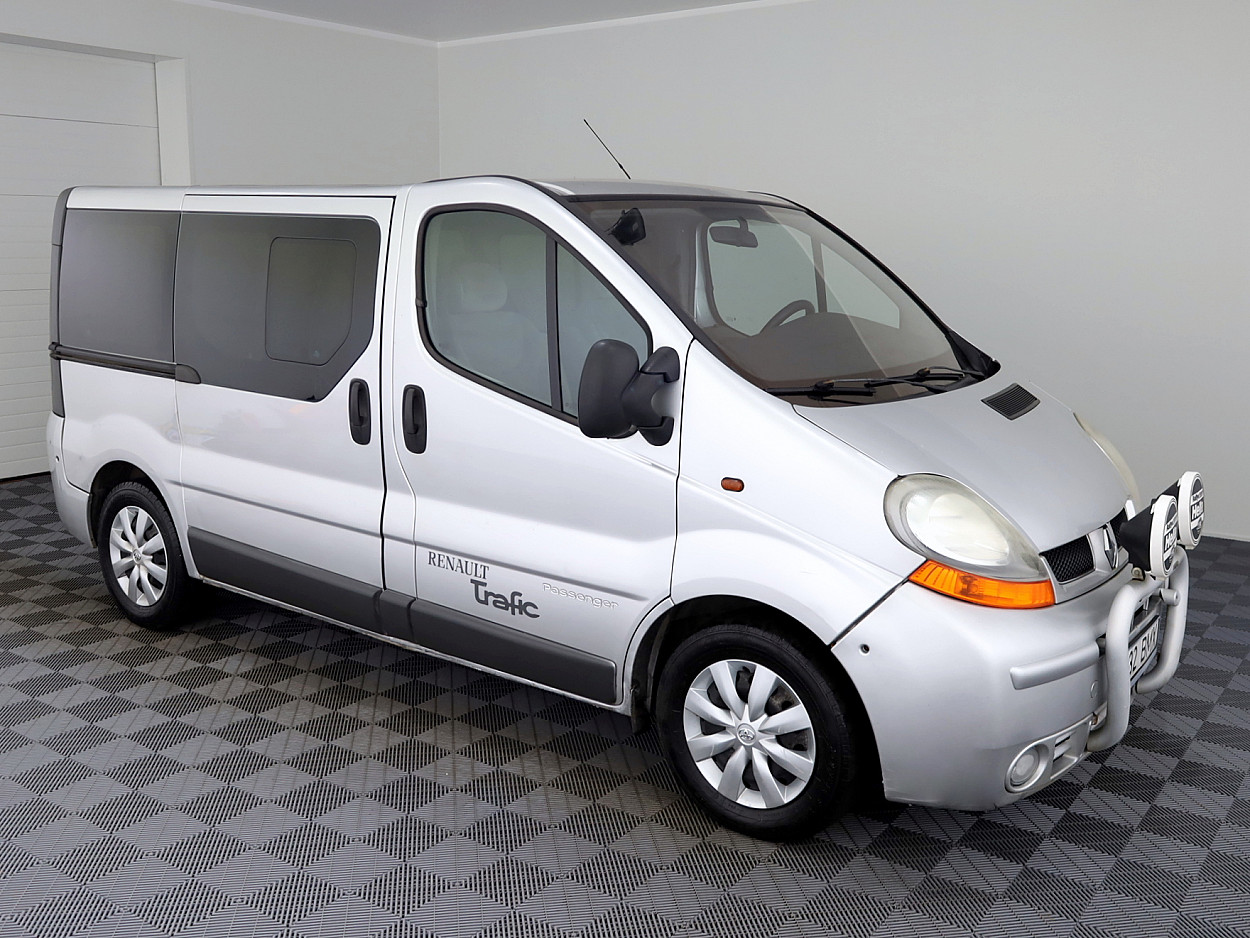 Renault Trafic Passenger 2.5 dCi 99kW