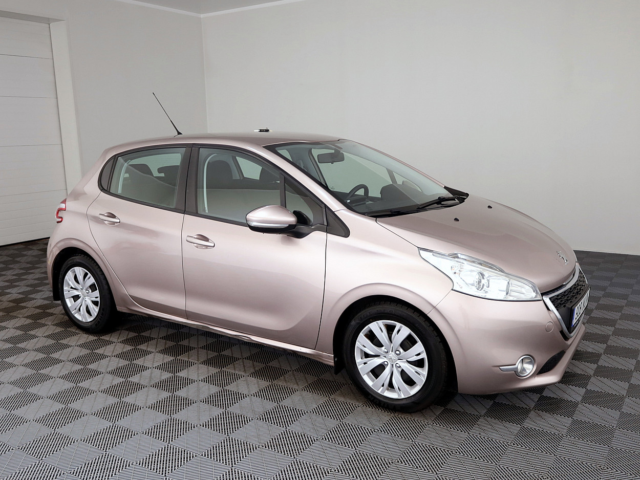 Peugeot 208 Elegance 1.2 60kW