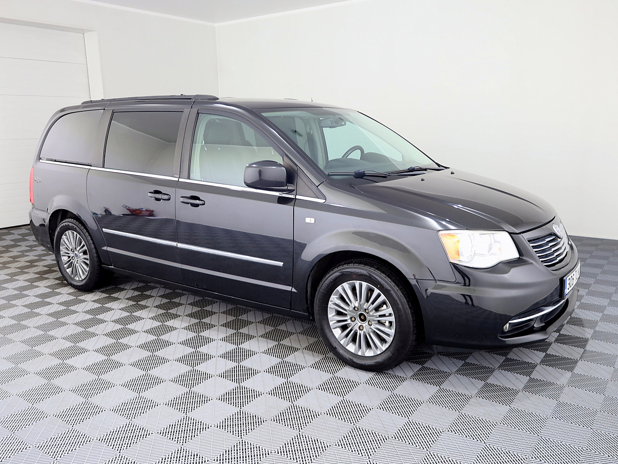 Lancia Voyager Stow N Go Luxury ATM 2.8 CRD 120kW